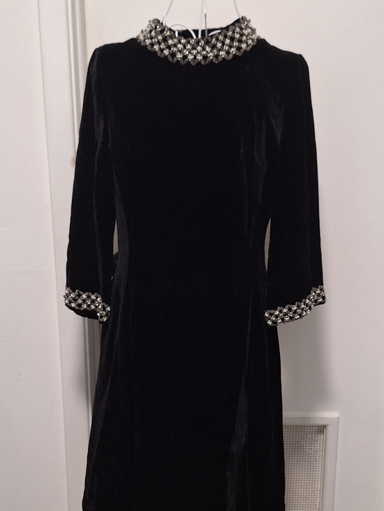 no brand Dresses & Skirts - Winkelman's VTG Velvet with Pearl Kneck Line Black Long Sleeve Women's Dress 12